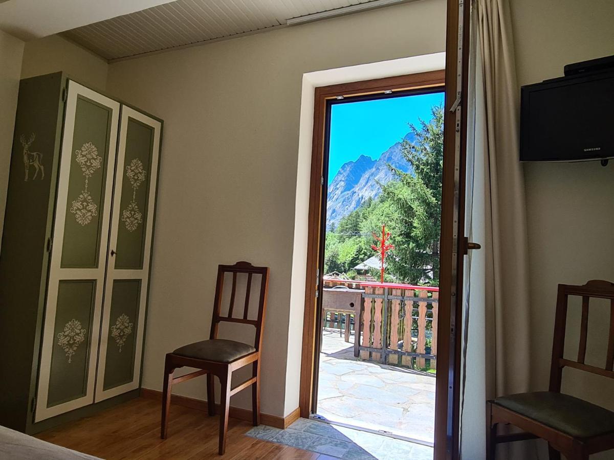 Hotel Dente Del Gigante Courmayeur Exteriör bild