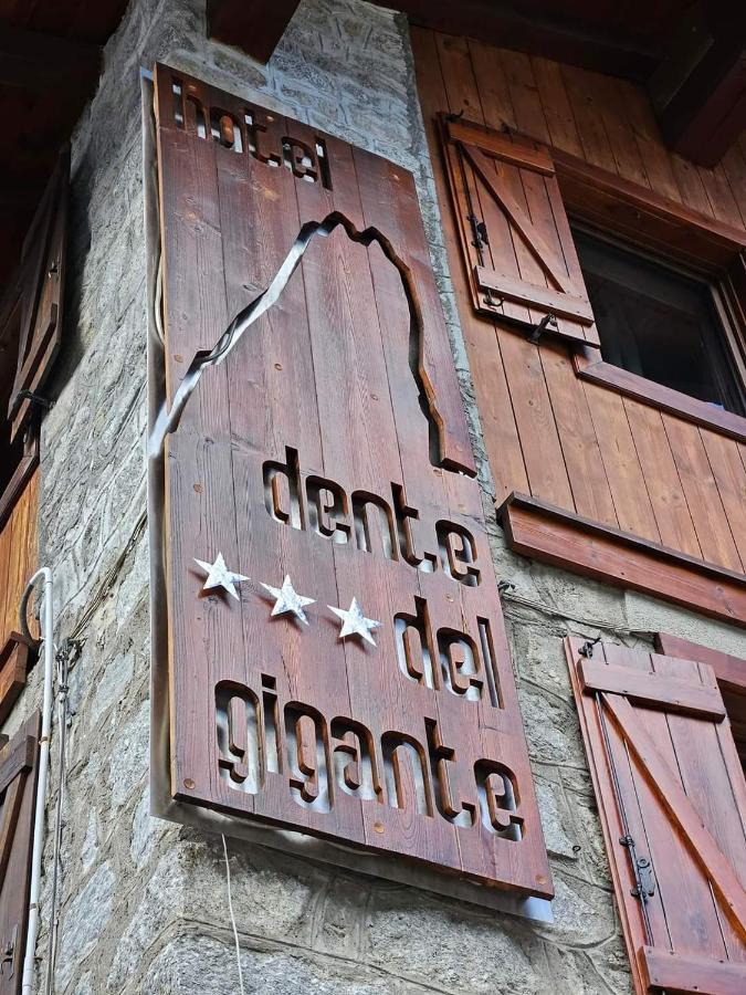 Hotel Dente Del Gigante Courmayeur Exteriör bild