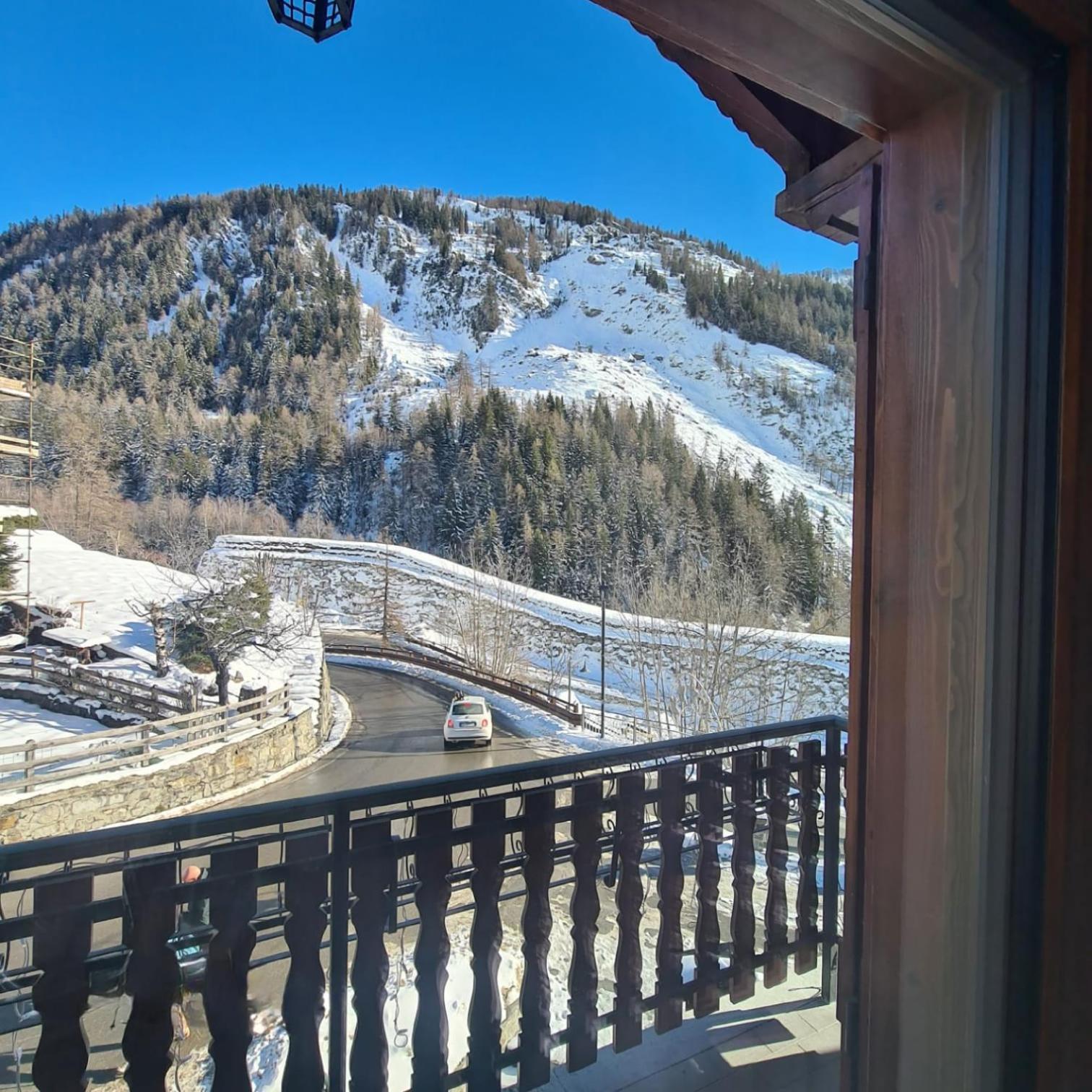 Hotel Dente Del Gigante Courmayeur Exteriör bild