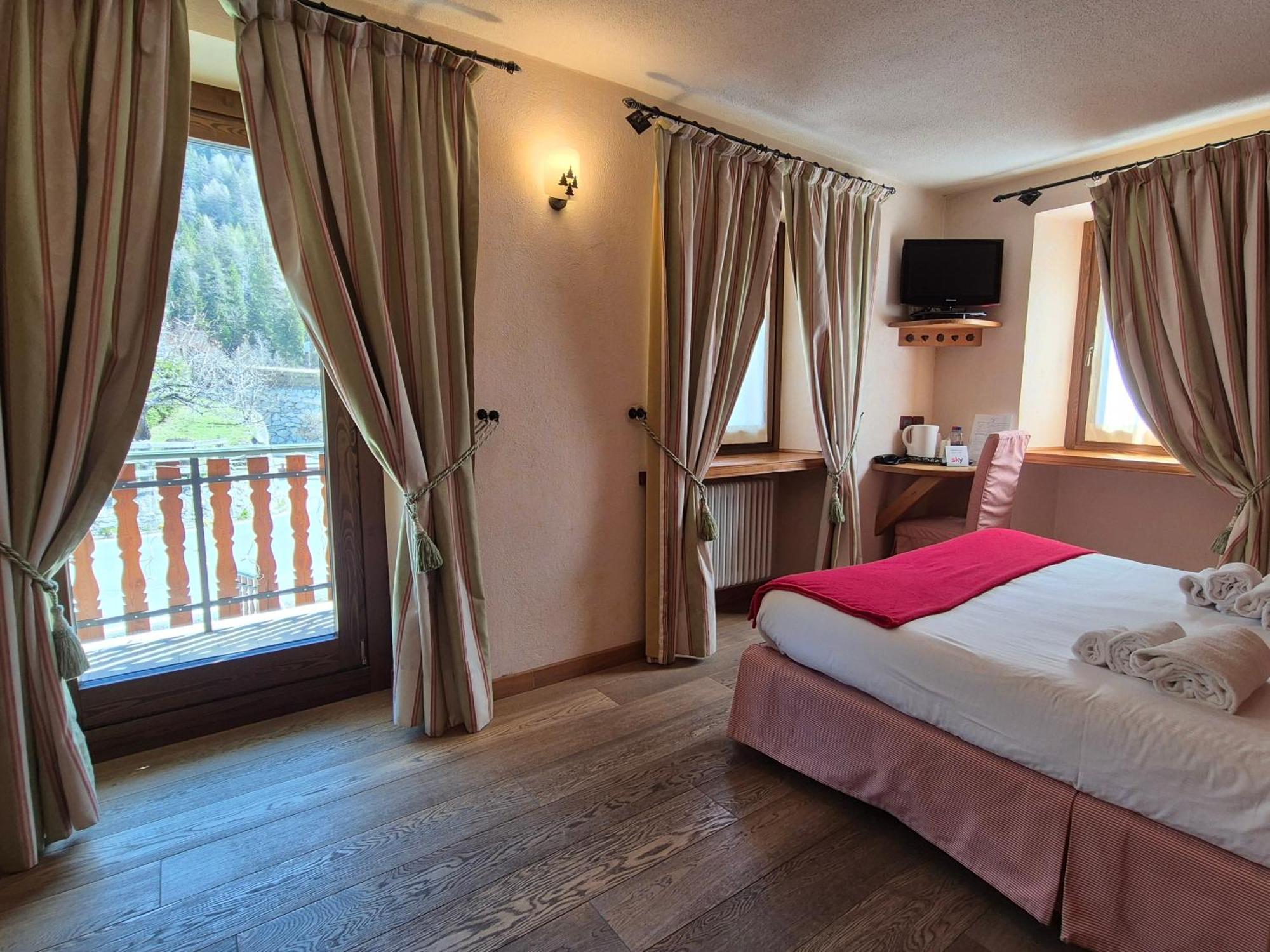 Hotel Dente Del Gigante Courmayeur Exteriör bild