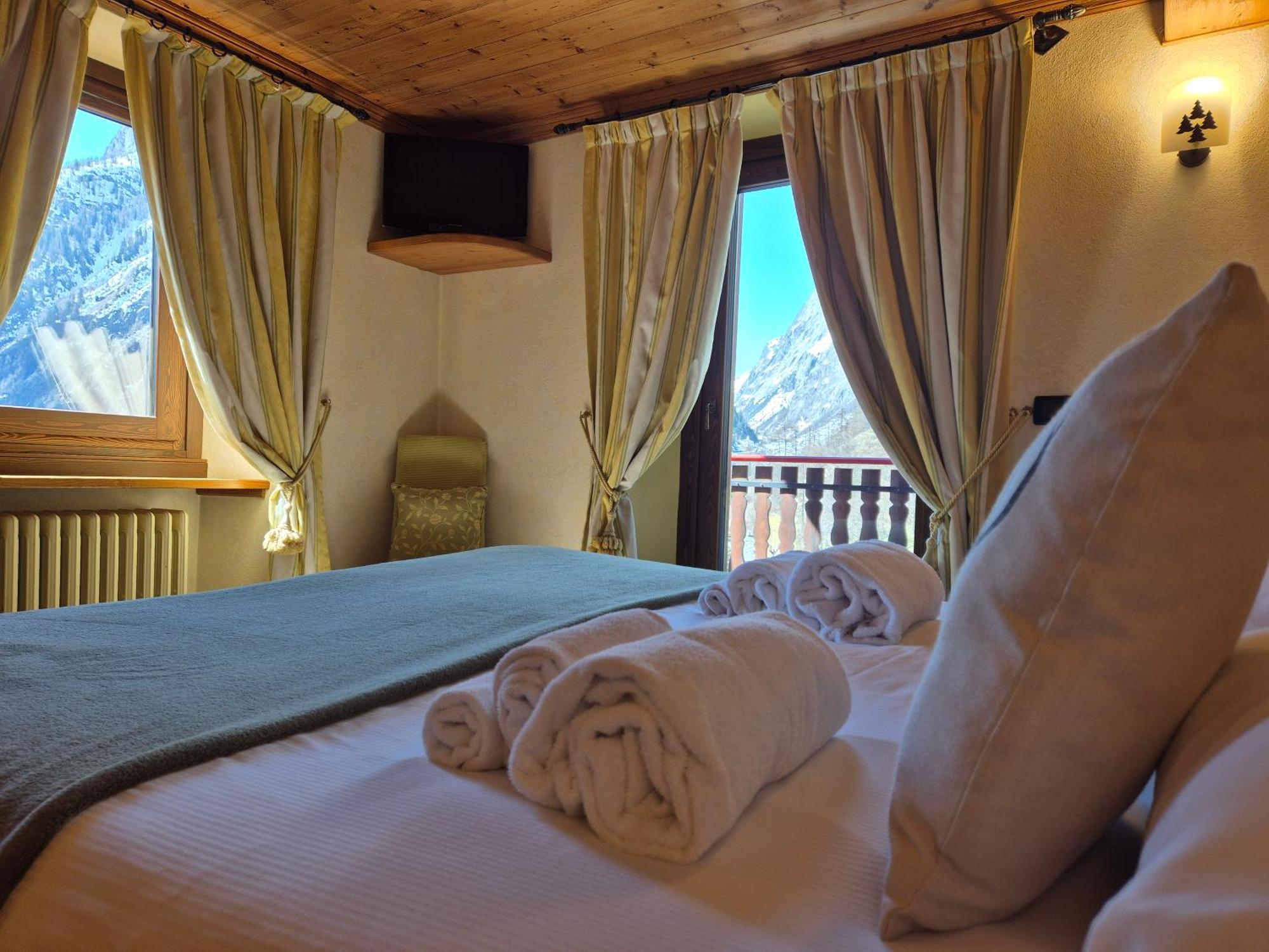 Hotel Dente Del Gigante Courmayeur Exteriör bild